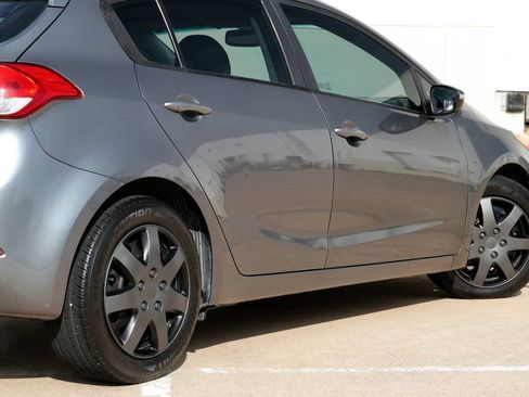 Used 2016 Kia Forte LX FWD image 35