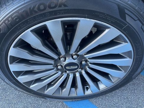 Used 2019 Lincoln Navigator Reserve image 31