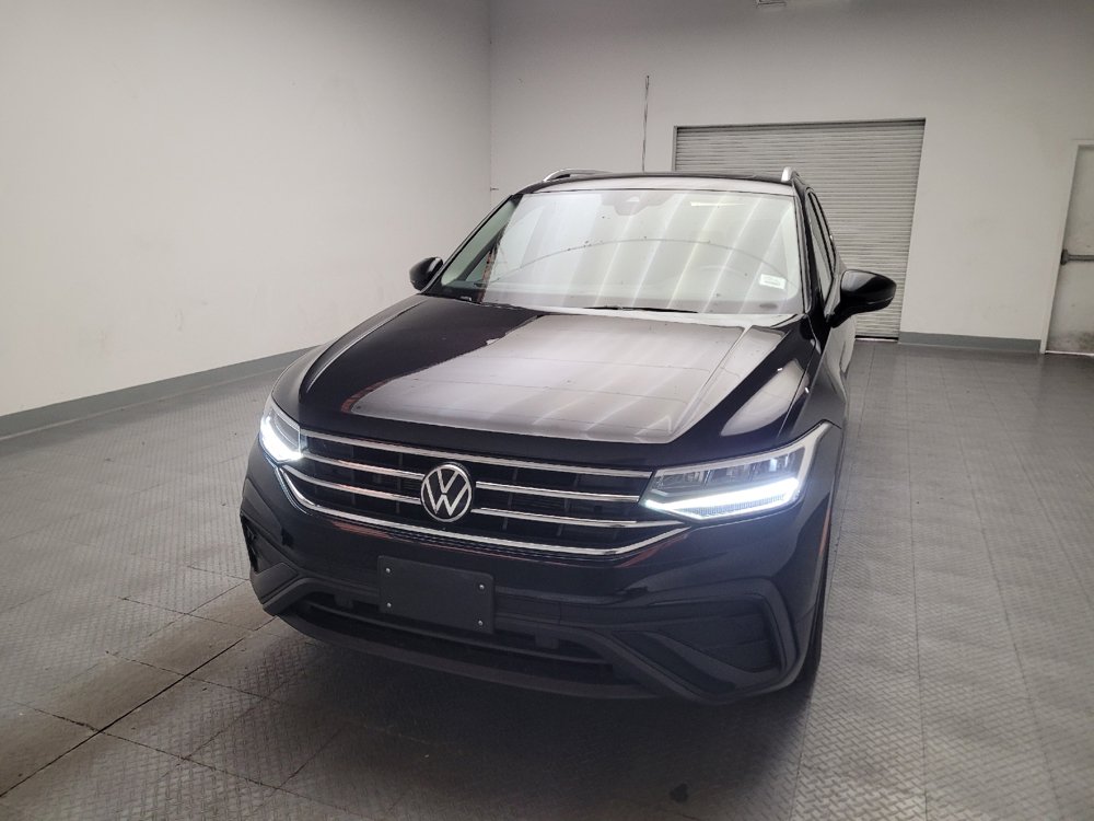 Used 2023 Volkswagen Tiguan SE w/ Panoramic Sunroof Package FWD image 15