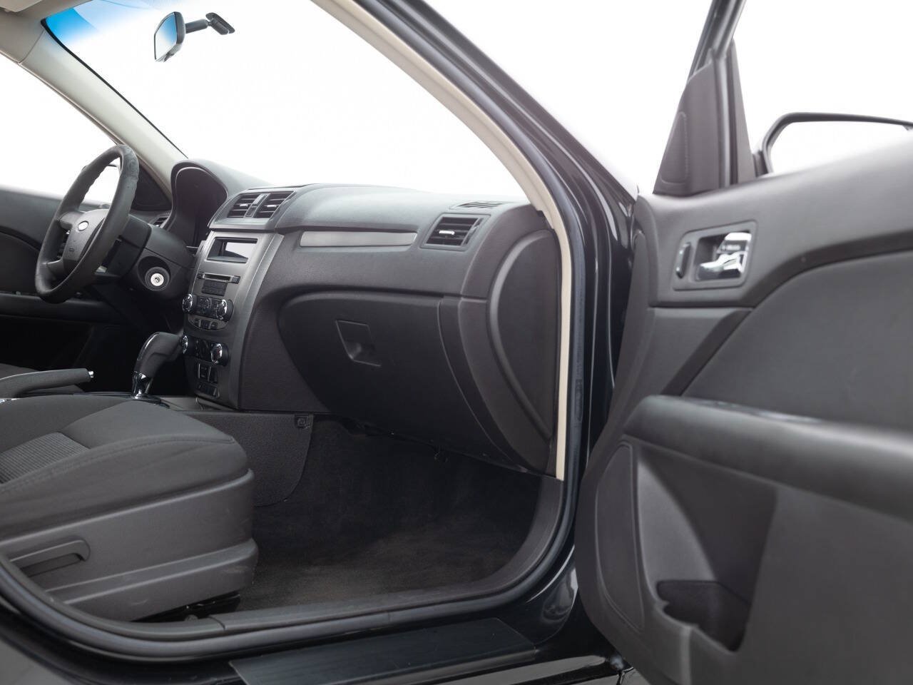 Used 2010 Ford Fusion SE FWD image 28