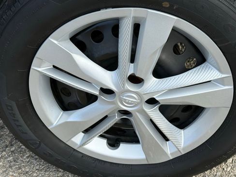 Used 2024 Nissan Kicks S image 38