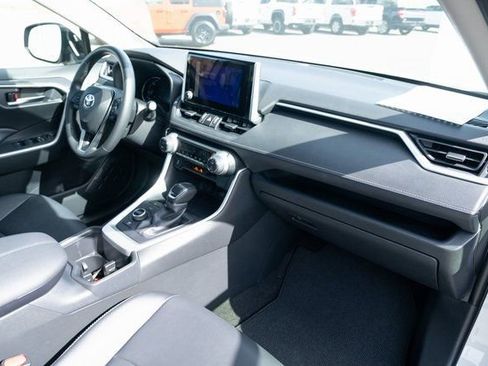 Used 2024 Toyota RAV4 XLE Premium image 38