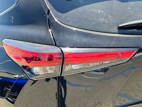 Used 2023 Toyota Highlander LE FWD image 20