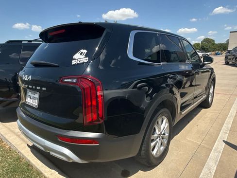 Used 2022 Kia Telluride LX AWD/4WD image 3