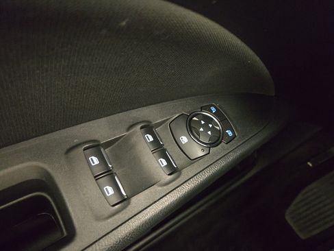 Used 2018 Ford Fusion SE w/ Fusion SE Technology Package FWD image 29