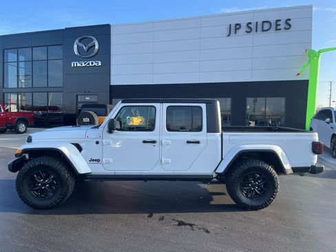 Used 2023 Jeep Gladiator Sport image 2