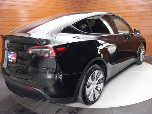 Used 2022 Tesla Model Y Long Range AWD/4WD image 6