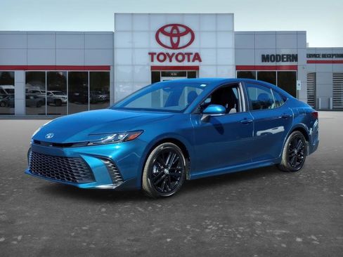 Certified 2025 Toyota Camry SE w/ Convenience Package image 1