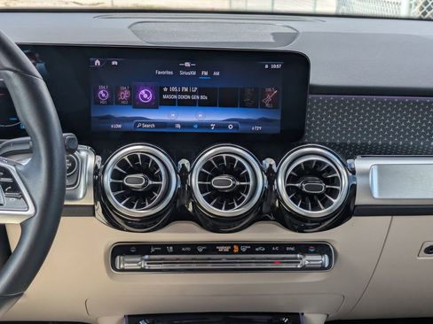 Used 2025 Mercedes-Benz GLB 250 4MATIC w/ Winter Package image 16