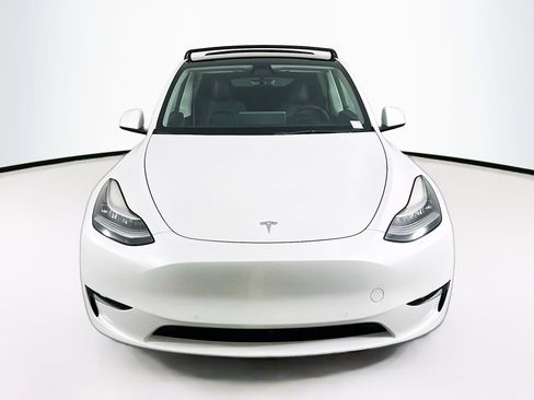 Used 2022 Tesla Model Y Long Range AWD/4WD image 2