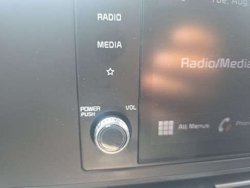 Certified 2024 Kia Carnival LX FWD image 15