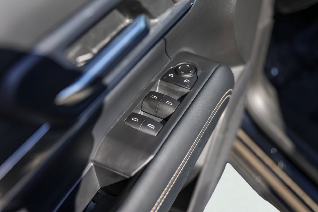 Used 2025 GMC Terrain Elevation FWD image 23