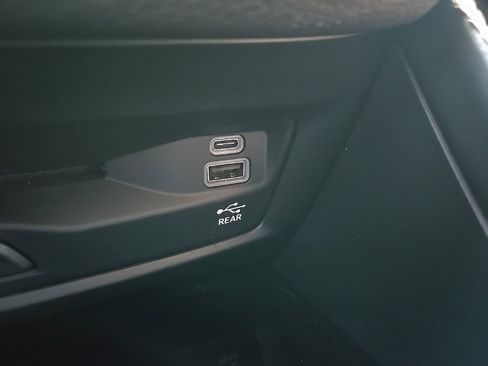 Used 2024 Chrysler Pacifica Pinnacle image 68