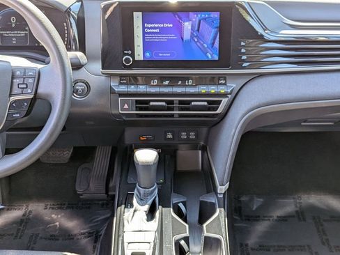 Used 2025 Toyota Camry LE image 16