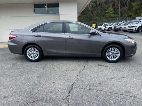 Used 2017 Toyota Camry LE image 2