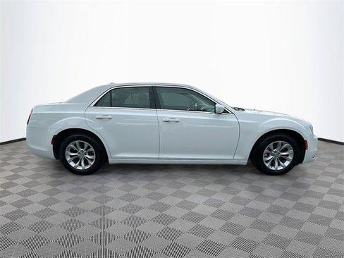 Certified 2023 Chrysler 300 Touring image 8
