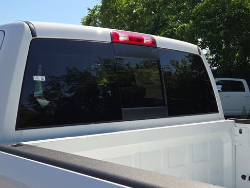 New 2026 RAM 2500 Laramie AWD/4WD image 19