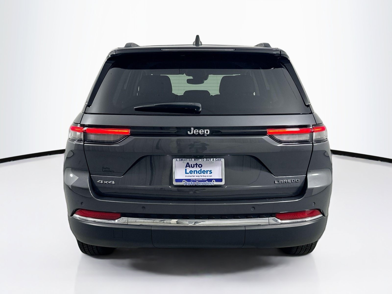 Used 2023 Jeep Grand Cherokee Laredo AWD/4WD image 6