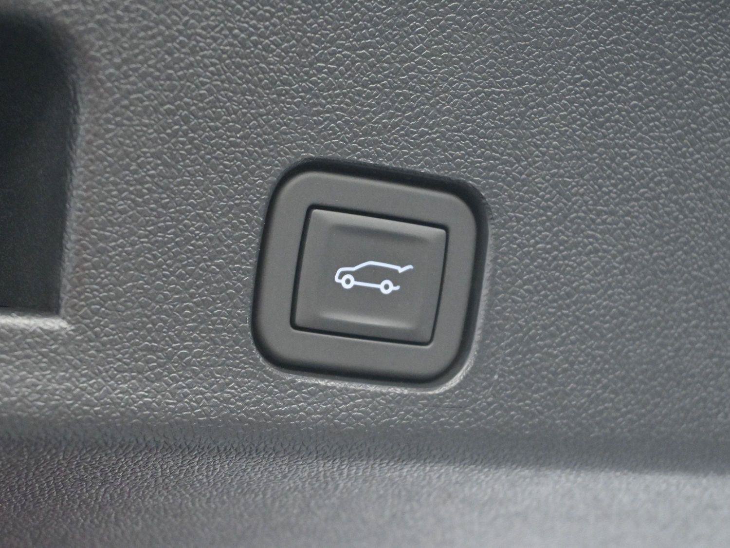Used 2025 Chevrolet Traverse High Country AWD/4WD image 11