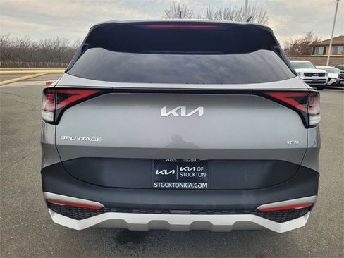 Used 2023 Kia Sportage LX image 5