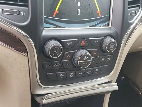 Used 2017 Jeep Grand Cherokee Limited AWD/4WD image 29