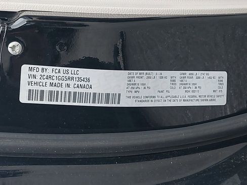 Used 2024 Chrysler Pacifica Limited image 12