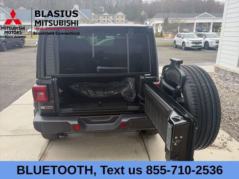 Used 2025 Jeep Wrangler Unlimited Sahara w/ Safety Group AWD/4WD image 13