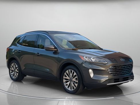 Certified 2020 Ford Escape Titanium w/ Titanium Premium Package 2.0 AWD/4WD image 38