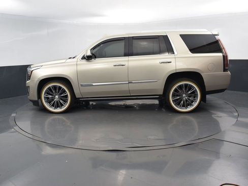 Used 2017 Cadillac Escalade Platinum image 2