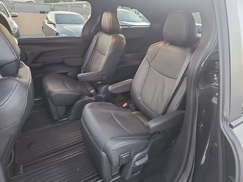 Certified 2025 Toyota Sienna Limited image 11