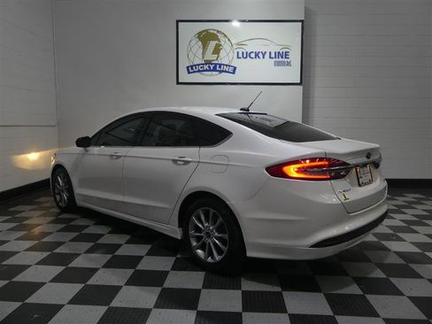 Used 2017 Ford Fusion SE w/ Fusion SE Technology Package image 11
