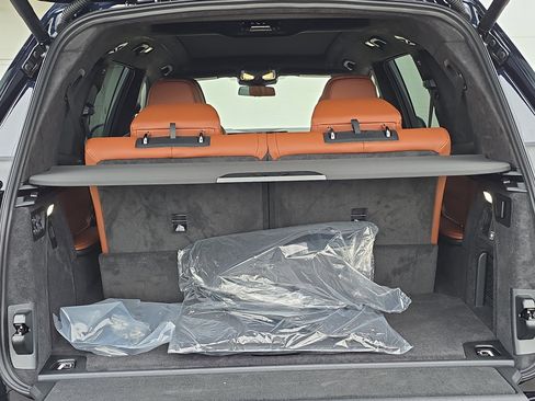 New 2026 BMW X7 M60i image 9