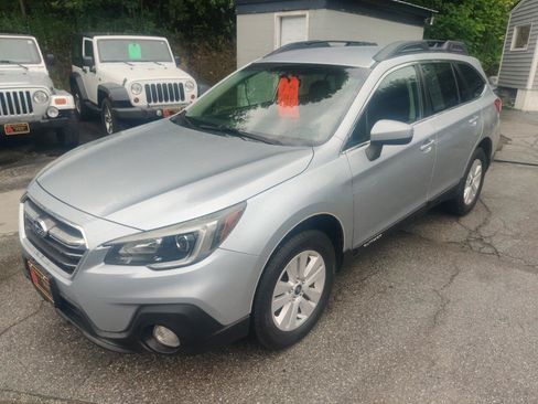 Used 2018 Subaru Outback 2.5i Premium AWD/4WD image 2