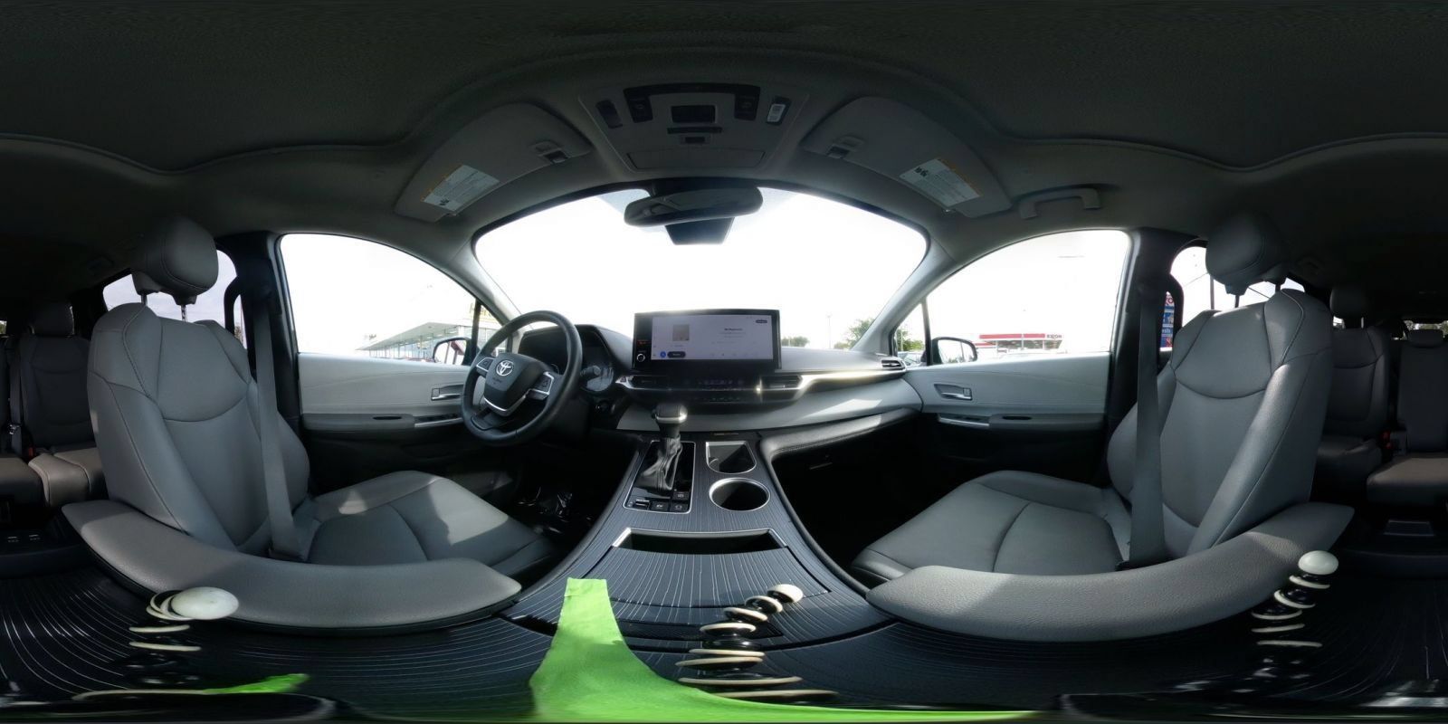 Used 2025 Toyota Sienna XLE FWD image 44