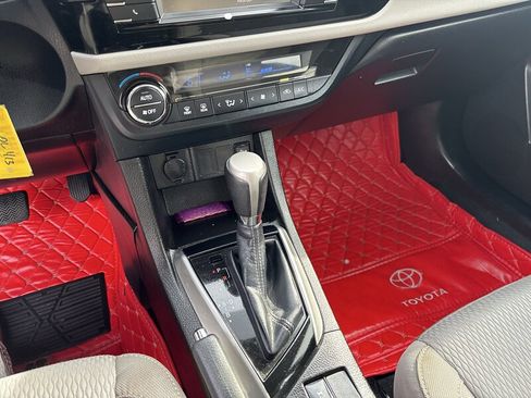 Used 2016 Toyota Corolla LE image 38