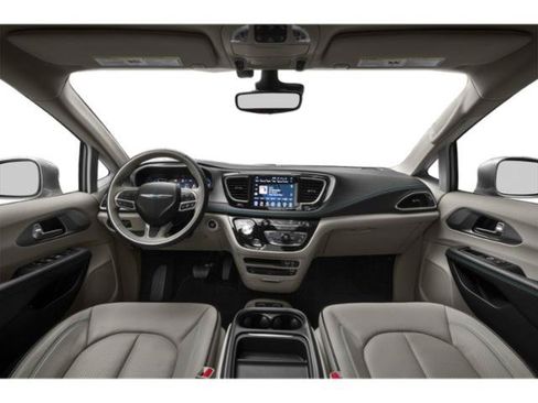 Used 2018 Chrysler Pacifica Touring-L FWD image 11