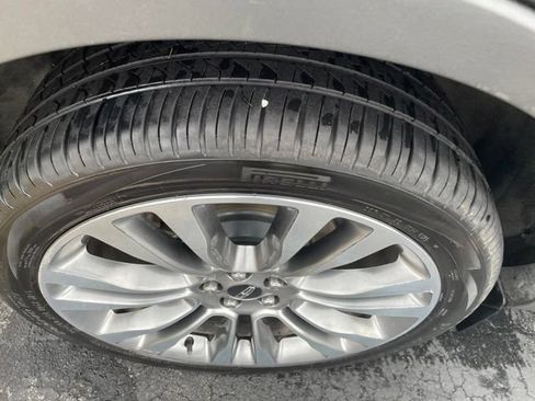 Used 2017 Lincoln MKX Reserve w/ Driver Assistance Package FWD image 9