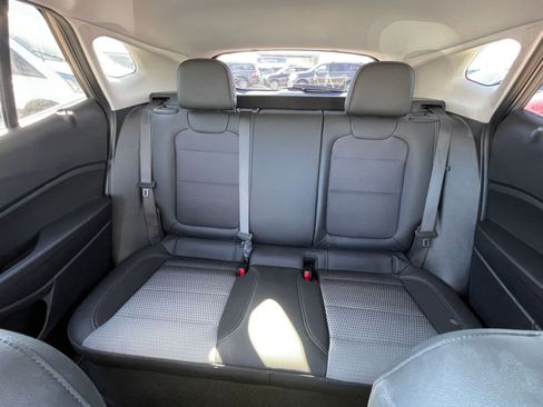 Used 2025 Chevrolet Trax LT w/ LT Convenience Package image 38