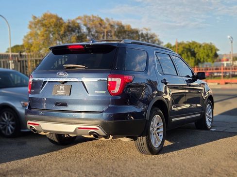 Used 2016 Ford Explorer XLT w/ Equipment Group 202A FWD image 4