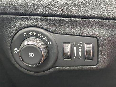 Used 2019 Jeep Compass Limited FWD image 22
