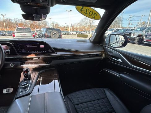 Certified 2024 Cadillac Escalade ESV Premium Luxury Platinum w/ Heavy-Duty Trailer Package image 28