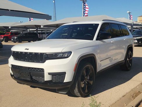 Used 2023 Jeep Grand Cherokee L Laredo AWD/4WD image 4