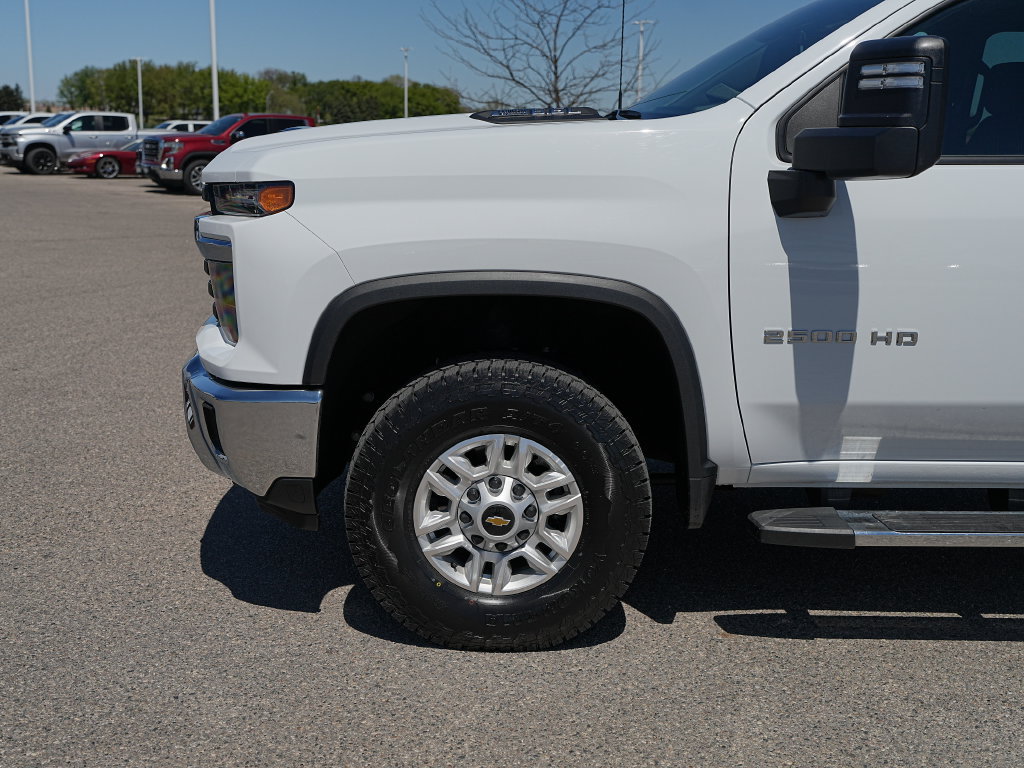 Used 2025 Chevrolet Silverado 2500 LT AWD/4WD image 12