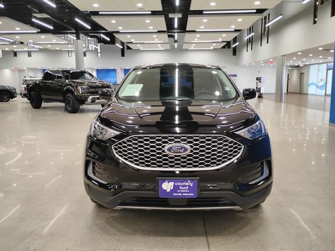 Certified 2024 Ford Edge SEL image 3