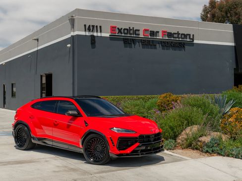 Used 2026 Lamborghini Urus SE AWD/4WD image 1