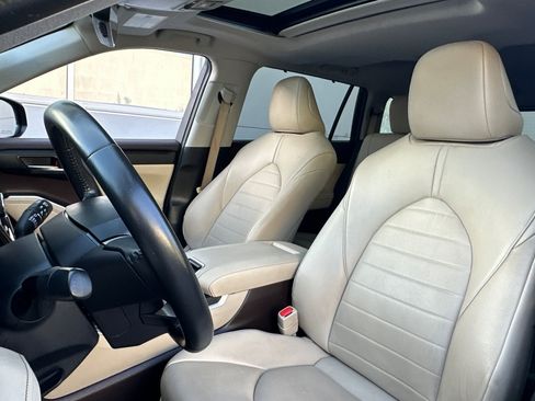 Used 2022 Toyota Highlander XLE AWD/4WD image 30