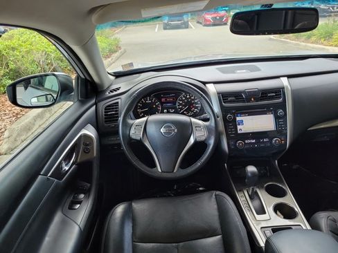 Used 2015 Nissan Altima 2.5 SL w/ Technology Package FWD image 9