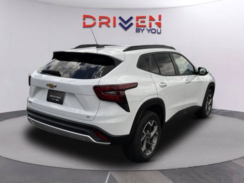 Used 2025 Chevrolet Trax LT w/ LT Convenience Package FWD image 4