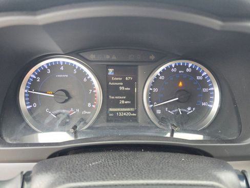 Used 2017 Toyota Highlander LE image 16