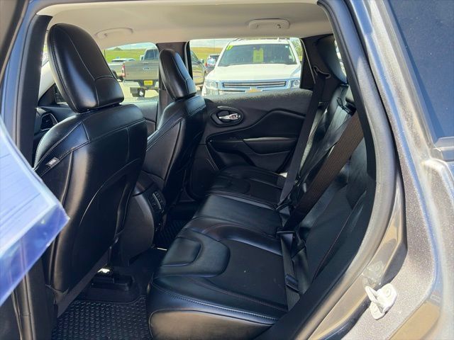 Used 2022 Jeep Cherokee Trailhawk w/ Trailer Tow Group AWD/4WD image 6